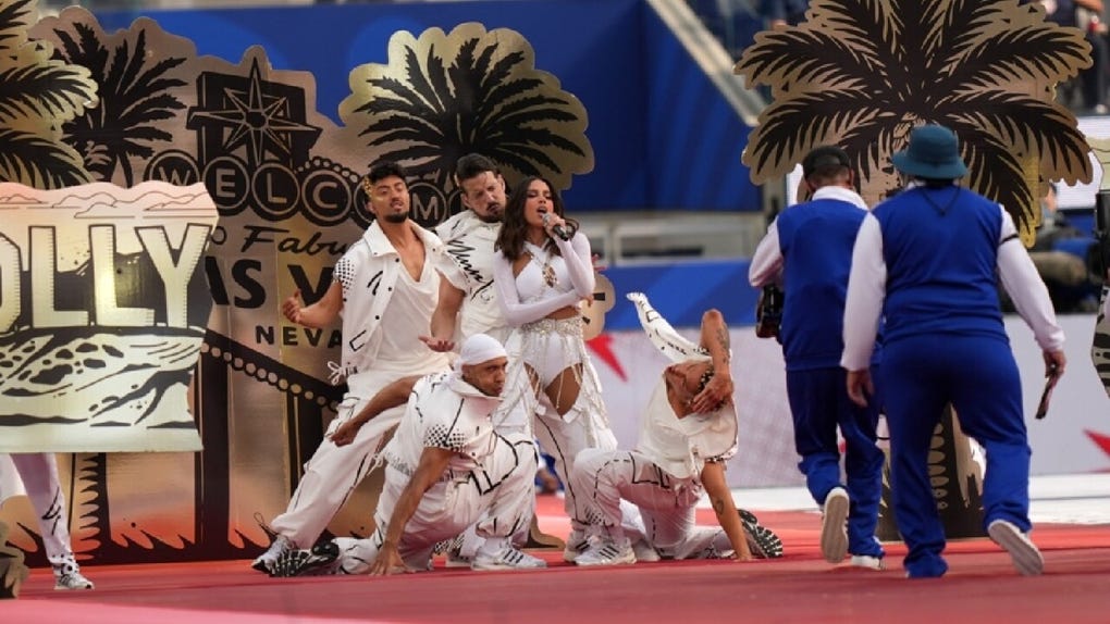 La cantante brasileña <a data-mce-href=https://rpp.pe/famosos/celebridades/anitta-confirma-relacion-con-futbolista-brasileno-con-romanticas-fotos-noticia-1587878 href=https://rpp.pe/famosos/celebridades/anitta-confirma-relacion-con-futbolista-brasileno-con-romanticas-fotos-noticia-1587878 title=Anitta rel=follow noopener target=_blank>Anitta</a> junto a sus bailarines en la inauguración de la Copa Mundial 2026