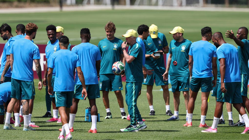 Carlo Ancelotti dirige el último entrenamiento antes del debut.