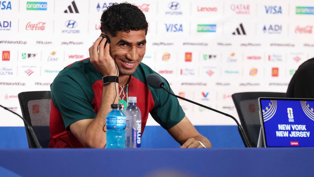Achraf Hakimi de Marruecos en una rueda de prensa en New Jersey (EE.UU.).