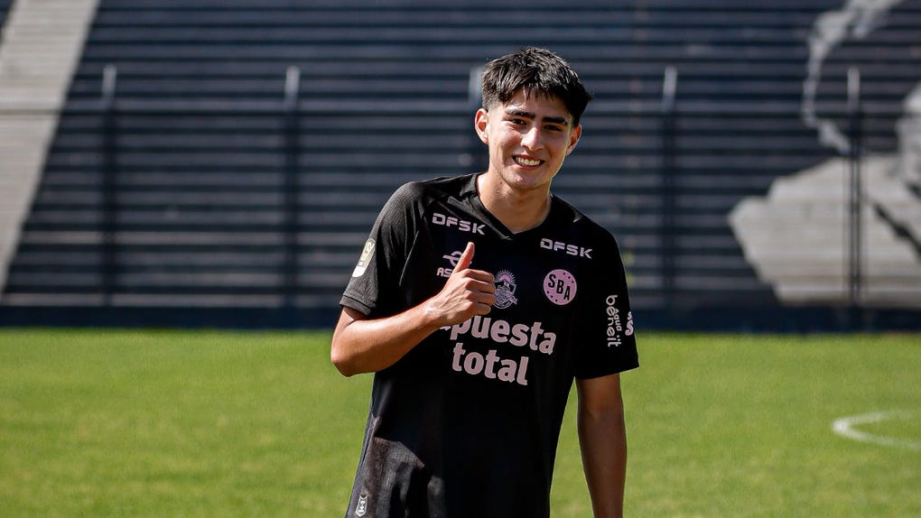 Luciano Zambrano compartió cancha con su padre en el empate 2-2 de Sport Boys