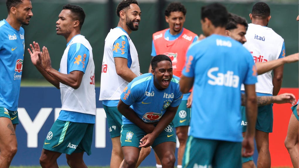 La alegría no puede faltar en el entrenamiento de Brasil.