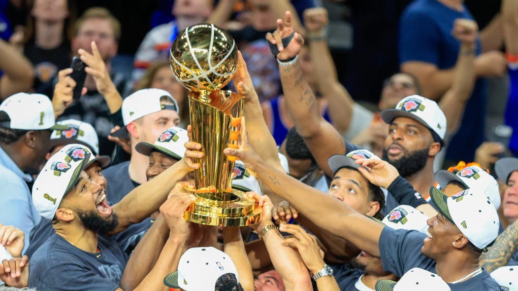 Tras la remontada de 29 puntos firmada en el Madison Square Garden el pasado miércoles, los Knicks completaron una nueva e histórica noche en el Frost Bank Center de San Antonio.