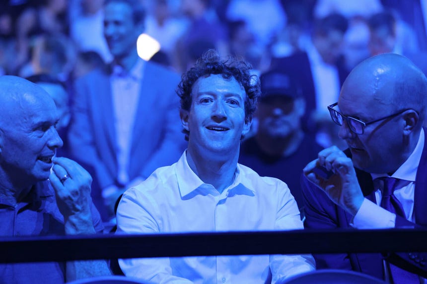 El director ejecutivo de Meta, Mark Zuckerberg, asistió al combate de artes marciales mixtas en la Casa Blanca. 