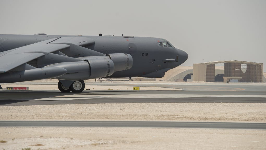 El bombardero B-52 se estrelló durante una misión de prueba en California.