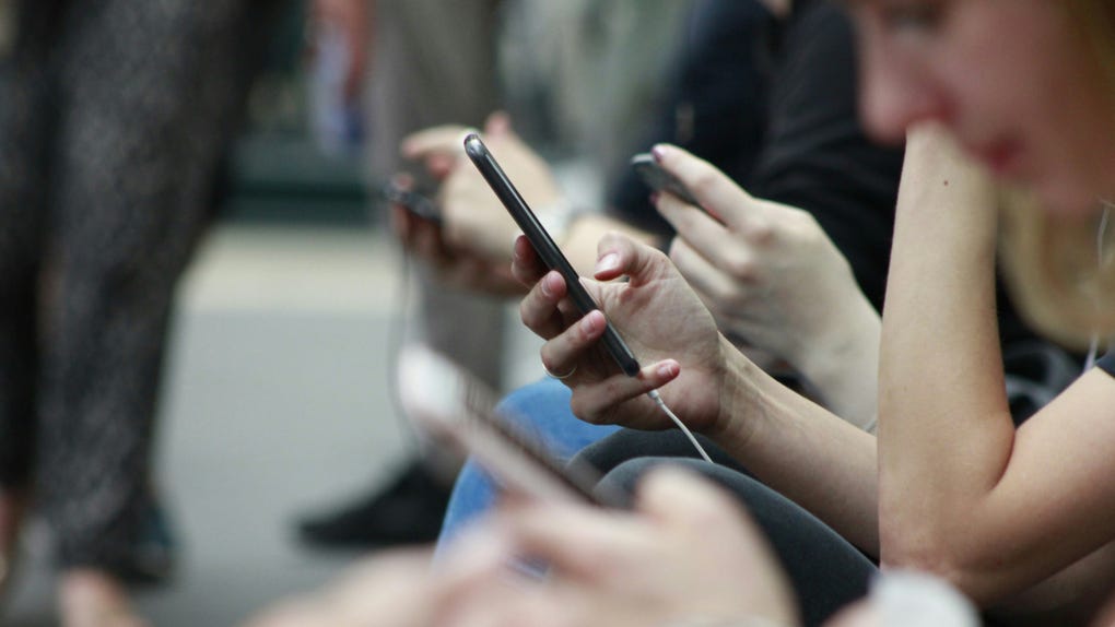 El Reino Unido sigue los pasos de Australia y prohíbe el acceso de niños a plataformas digitales