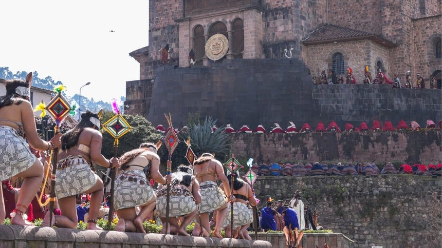 El Qoricancha forma parte del circuito ceremonial del Inti Raymi junto a la Plaza Mayor y la explanada de Sacsayhuamán.