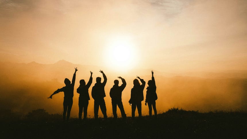 Para el psicólogo clínico Humberto del Castillo una persona que busca la felicidad, la vida plena, que busca vivir la virtud, debe cultivar las dimensiones biológica, psicológica y espiritual. 