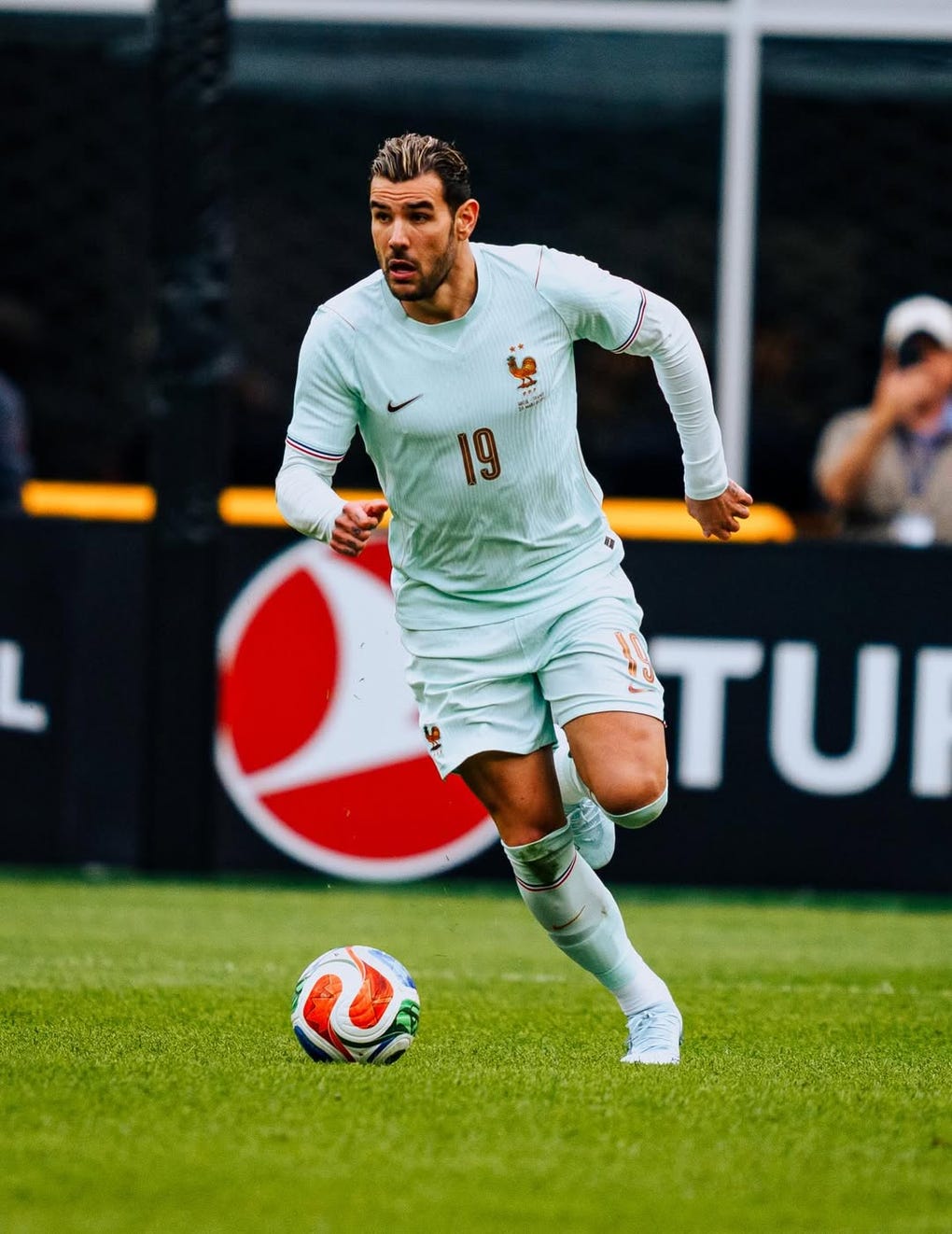 <strong>5. Theo Hernandez (Lateral zurdo de Al Hilal)</strong> está cotizado en 20 millones de euros.