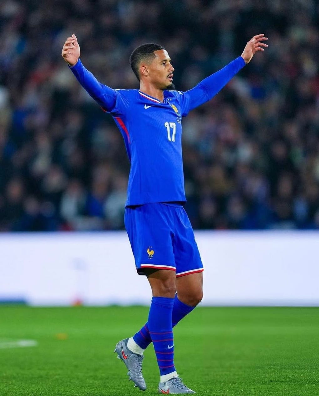 <strong>3. William Saliba (Central de Arsenal):</strong> está cotizado en 100 millones de euros.