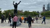 La estatua de Rocky en Filadelfia revive su famosa 