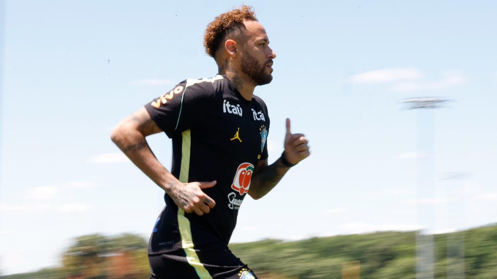 Neymar entrenó en solitario.