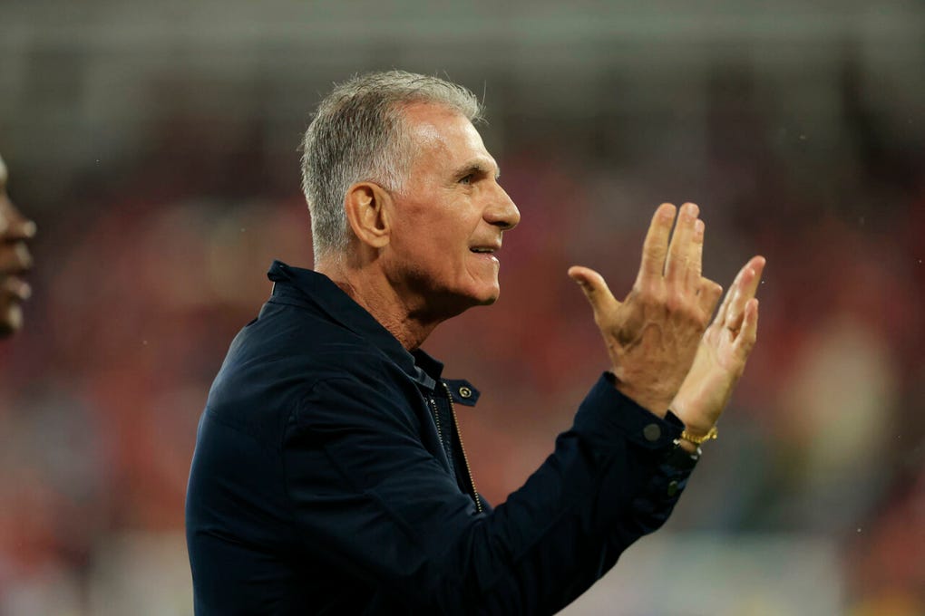 El técnico<strong> Carlos Queiroz</strong> corrió hasta la tribuna de los hinchas de <strong>Ghana </strong>para celebrar el triunfo ante <strong>Panamá</strong>.