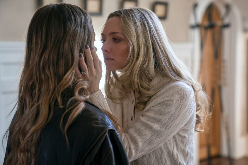 La crítica recibió favorablemente 'La empleada', destacando la actuación de Amanda Seyfried y sus giros de suspenso llenos de tensión.