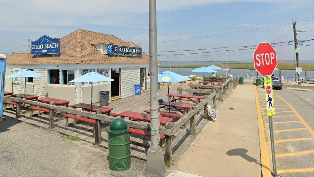 Un local en la playa de Gilgo en Nueva York, zona donde se encontraron los restos de las víctimas de Rex Heuermann.