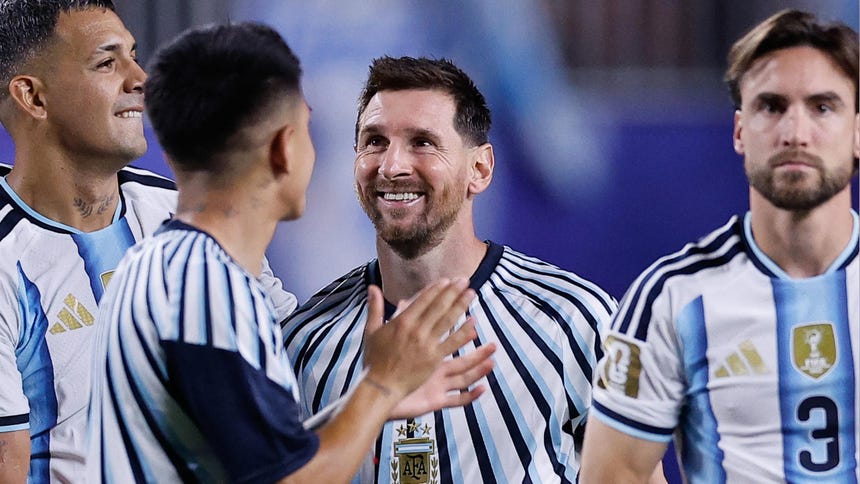 Messi fue cambiado en el segundo tiempo frente a Argelia.