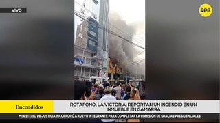 Reportan incendio de gran magnitud en galería de Gamarra
