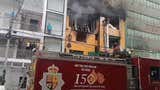 Bomberos lograron confinar incendio desatado en galería de Gamarra [VIDEO]