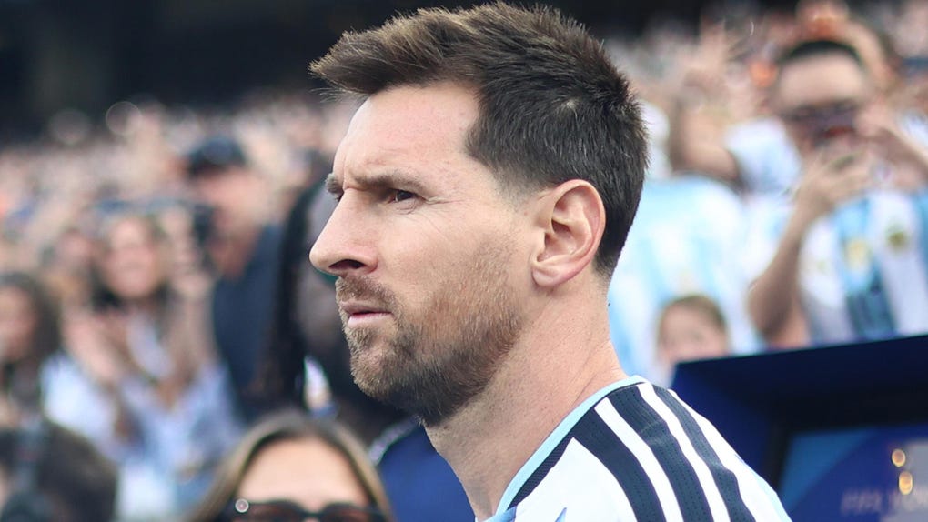 Lionel Messi se sintió mal por su padre durante el primer partido de la Selección de Argentina.