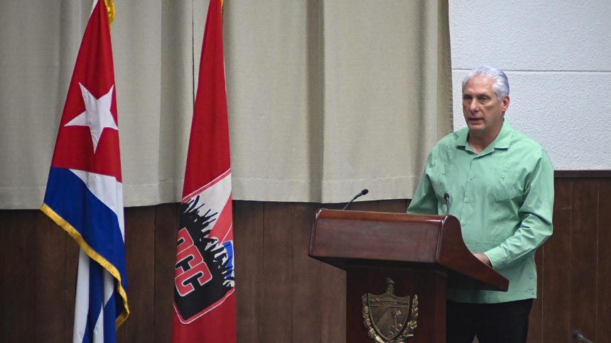 Miguel Díaz-Canel ante el pleno del Partido Comunista de Cuba (PCC) donde presentó el plan de reformas económicas. 