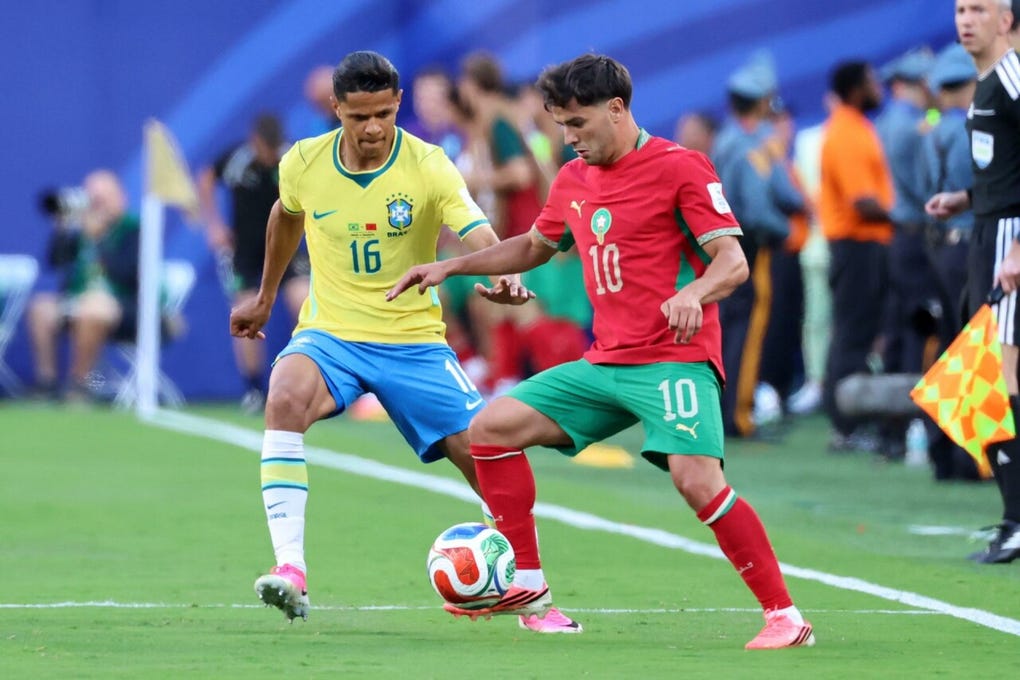 Douglas Santos.