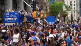 Nueva York paralizada: miles de fanáticos acompañaron a los Knicks en desfile de celebración por el título de la NBA [FOTOS]