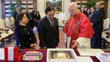 Le regaló un King Kong: así fue el encuentro del presidente Balcázar con el papa León XIV en el Vaticano [FOTOS]