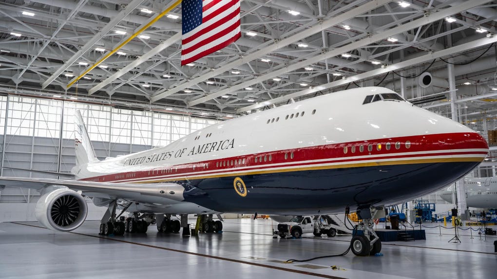 El nuevo Air Force One, un Boeing 747-8, en su primera exhibición pública en la Base Conjunta Andrews, el aeródromo militar situado a las afueras de Washington.