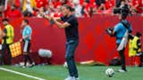 Julen Lopetegui discutió con el DT de Canadá porque su equipo siguió atacando pese a tener dos jugadores más