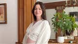 Anne Hathaway confirma su tercer embarazo a los 43 años y muestra su pancita en Instagram