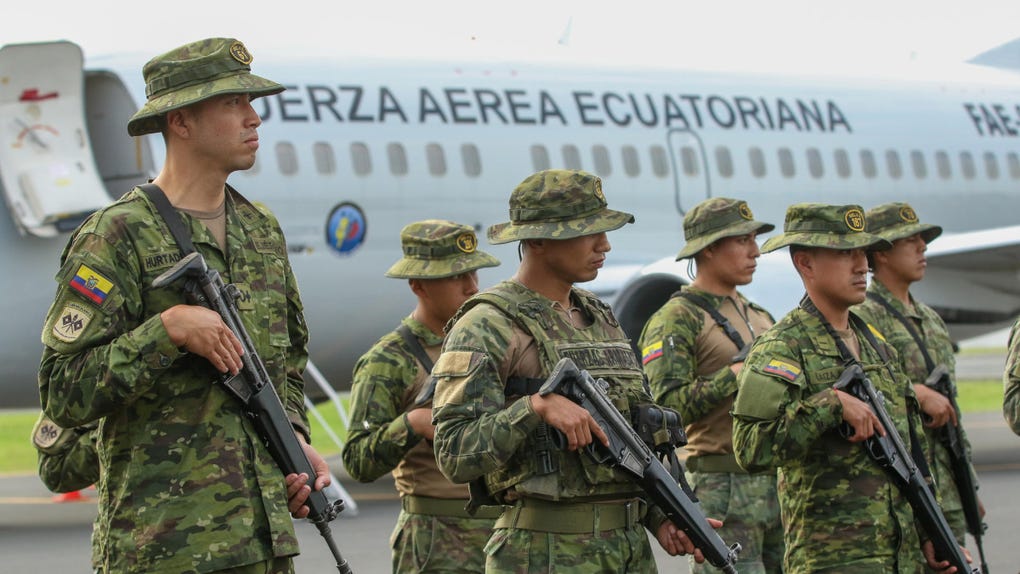 Tanto en Ecuador como en Estados Unidos, la presencia de militares en el terreno para realizar operaciones contra las bandas criminales genera resistencia.