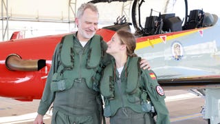 Postales históricas: el rey Felipe VI y la princesa Leonor pilotaron aviones militares en España [FOTOS]