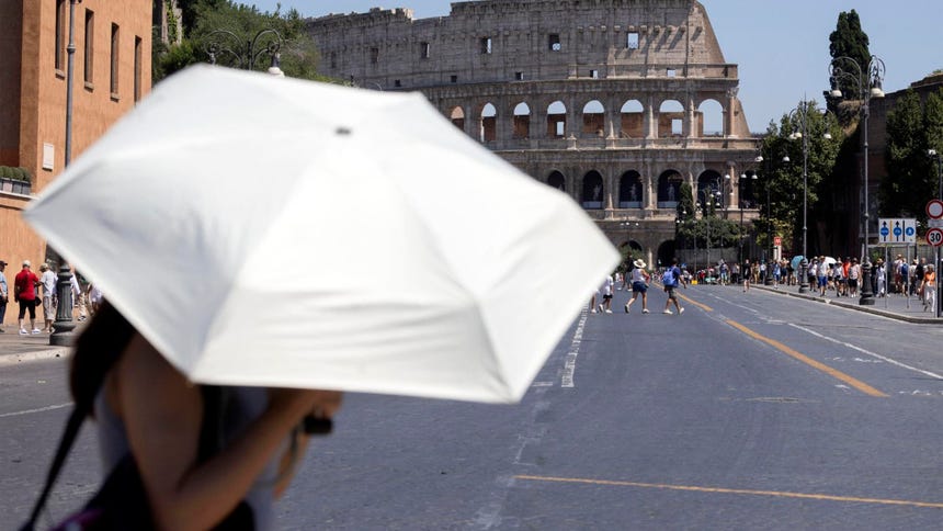 En Italia, los visitantes que hacían fila este sábado en el Coliseo romano vieron convertida su jornada de turismo en una prueba de resistencia.