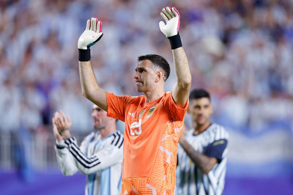 Emiliano Dibu Martínez.