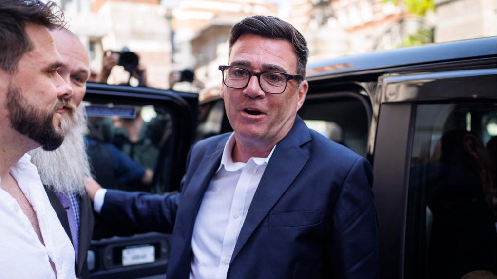 Andy Burnham llegó este lunes al Parlamento británico en Westminster, Londres.