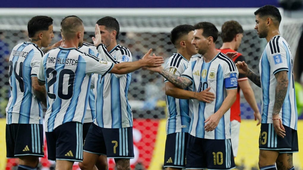Lionel Messi cerró el partido con un doblete.