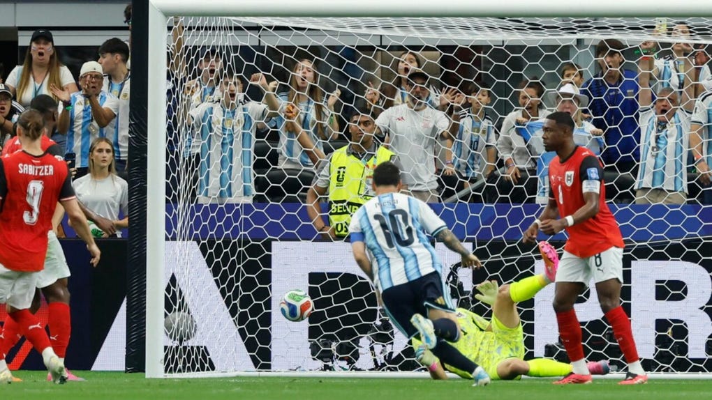 El remate al primer palo del arquero rompió el arco y el récord del máximo goleador del Mundial.