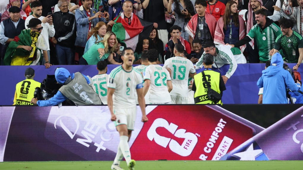 Jugadores de Argelia celebran un gol en un partido del grupo J del Mundial de la FIFA 2026.