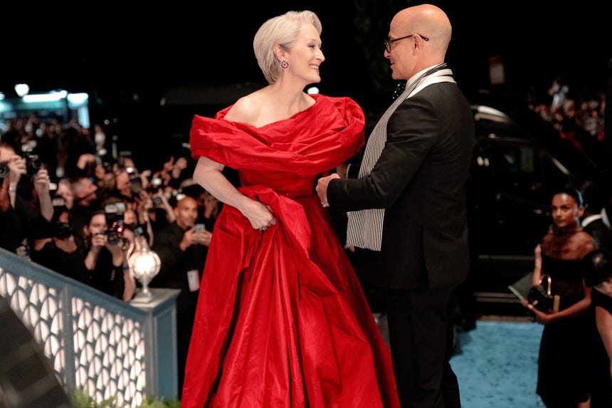 Stanley Tucci regresa como Nigel, el inseparable brazo derecho y consejero de Miranda Priestly en la secuela.