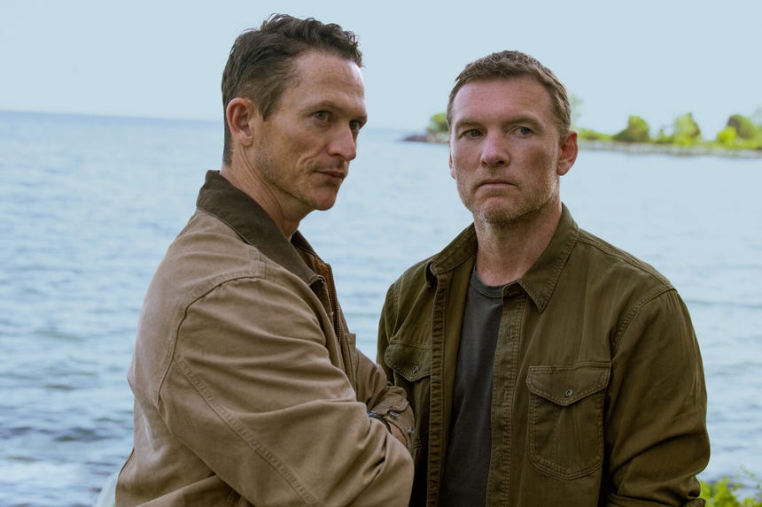 Jonathan Tucker interpreta a Adam Mackenzie, policía de Boston y mejor amigo de David Burroughs.