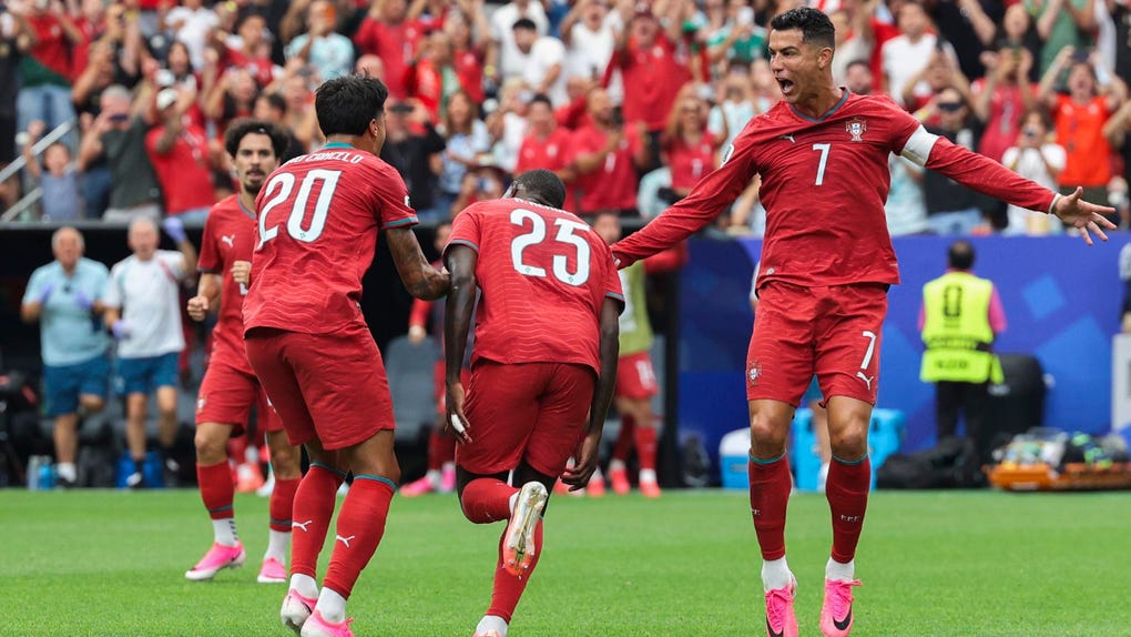 Señal de partido, Portugal vs Uzbekistán por la Copa del Mundo.