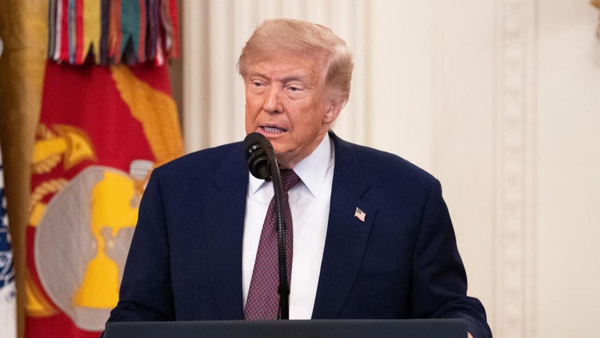 Donald Trump proposes to raise the rates to obtain U.S. citizenship. US $570