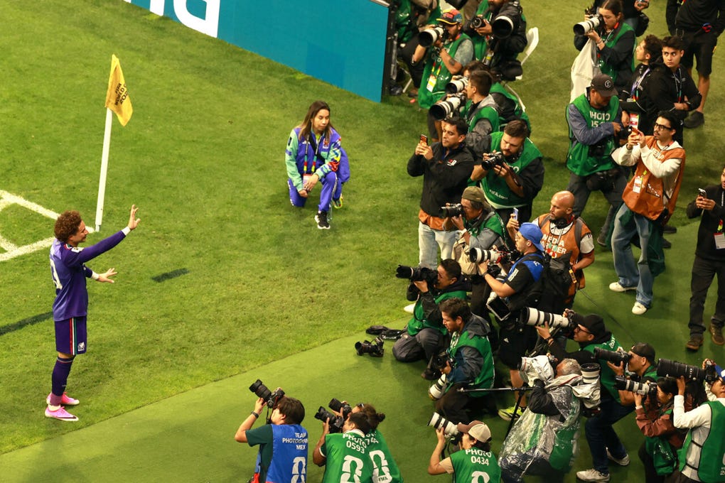 Memo Ochoa agradece a los hinchas que llegaron al Estadio Azteca para el duelo con Chequia.