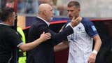 Dzeko explota con DT de Bosnia tras ser sustituido ante Qatar