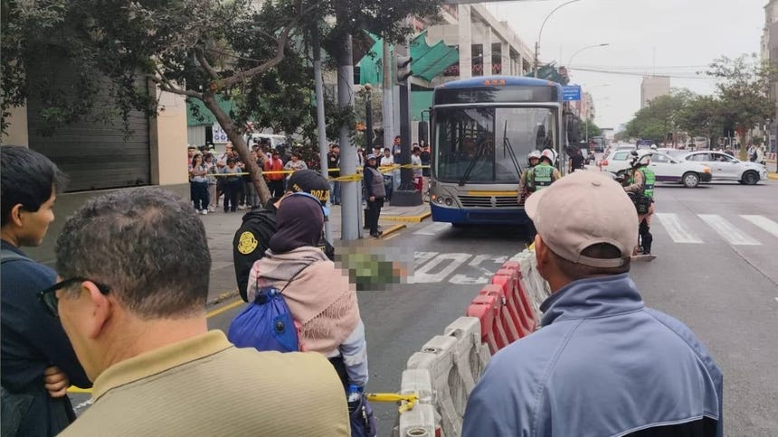 An ATU worker died hit by the Blue Corridor bus in the Lima Cast [VIDEO]