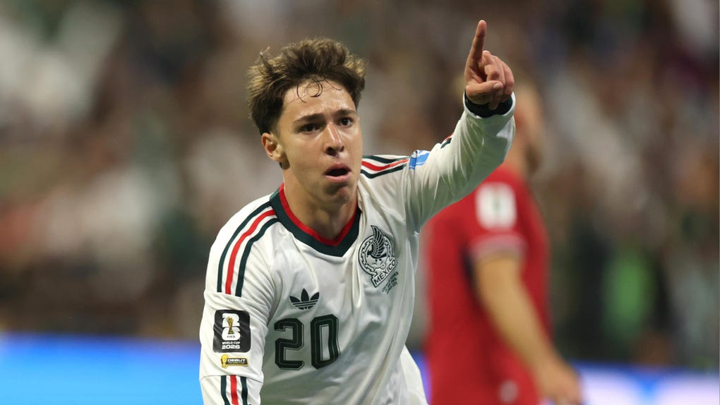 Mateo Chávez de México celebra su gol ante República Checa.