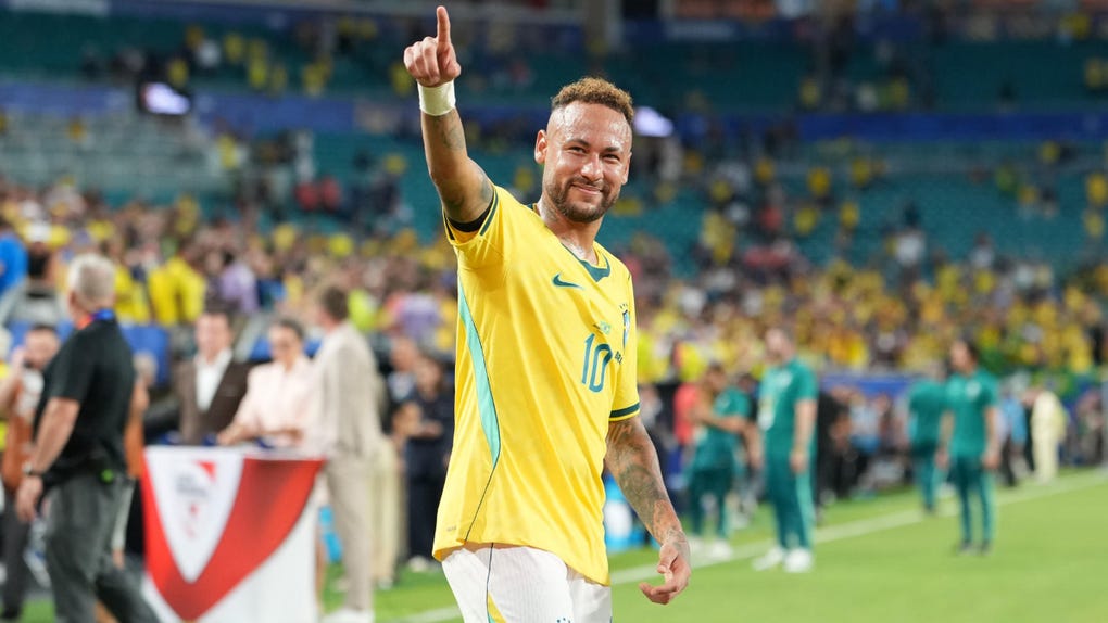 Neymar se emocionó al final del partido.
