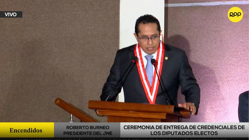 Burneo dijo a las autoridades electas que el documento recibido no es un mero formalismo, sino la representación jurídica de la voluntad del pueblo