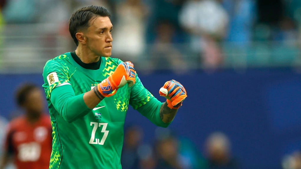 El arquero fernando Muslera rompió su silencio tras la eliminación de Uruguay.