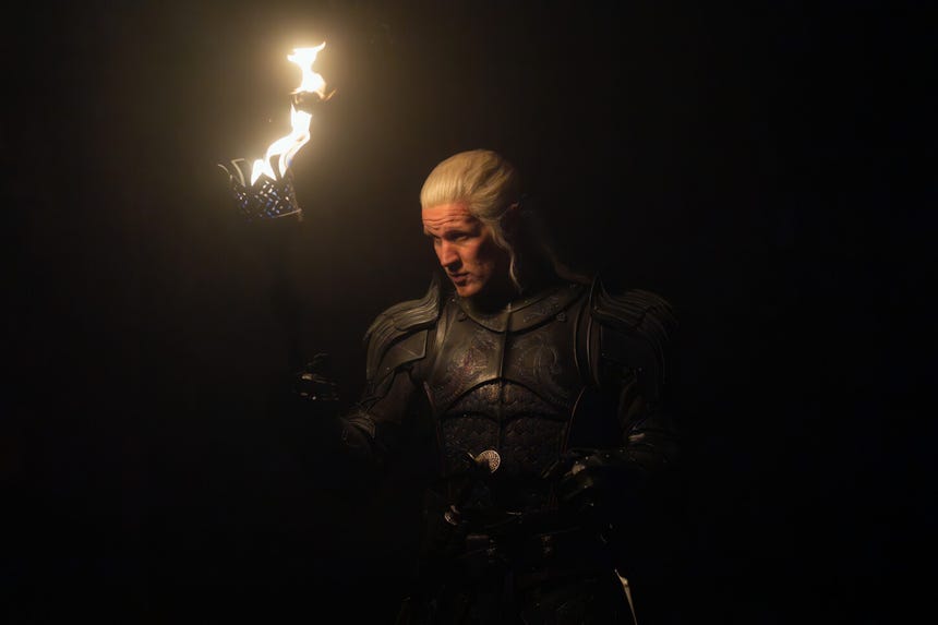 Matt Smith regresa como el impredecible Daemon Targaryen, uno de los personajes más complejos de la historia.