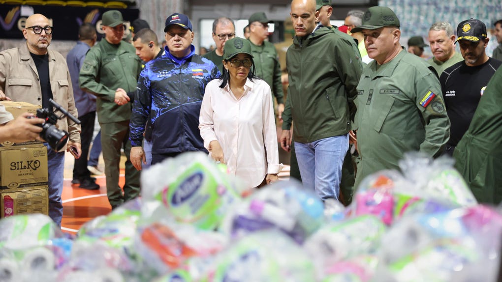 Delcy Rodríguez se reunió con un grupo de rescatistas extranjeros donde saludó el apoyo que brindan.